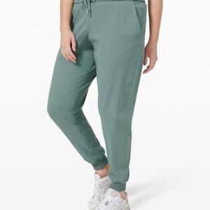 NWT Lululemon On the Fly Luxtreme jogger